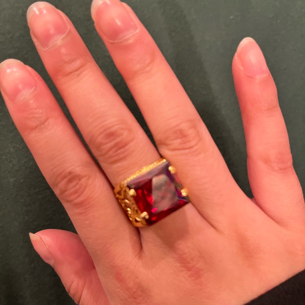 Ruby Red Gold Ring - Picture 3 of 3
